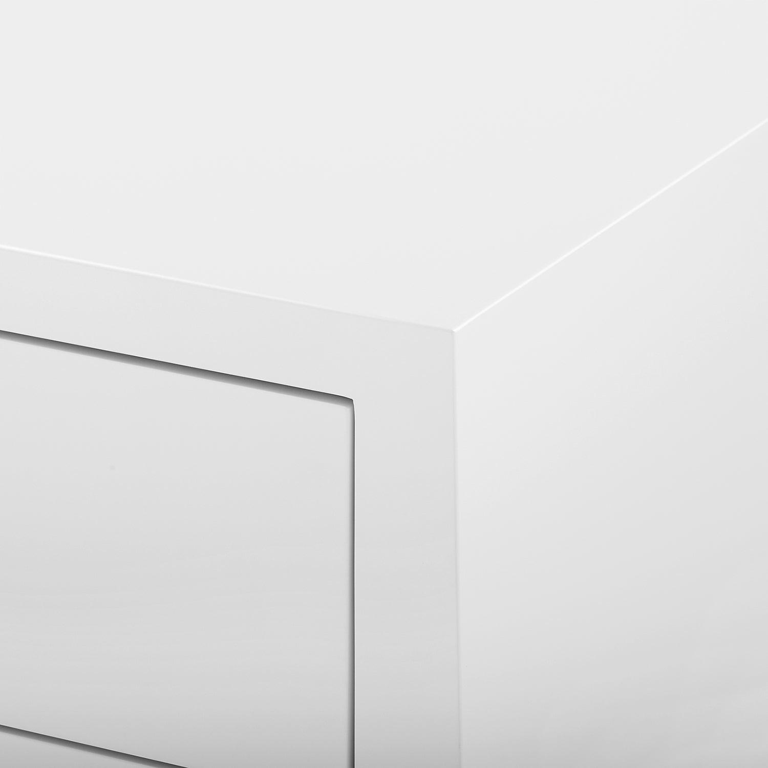 Villa and House Madison 3-Drawer Side Table