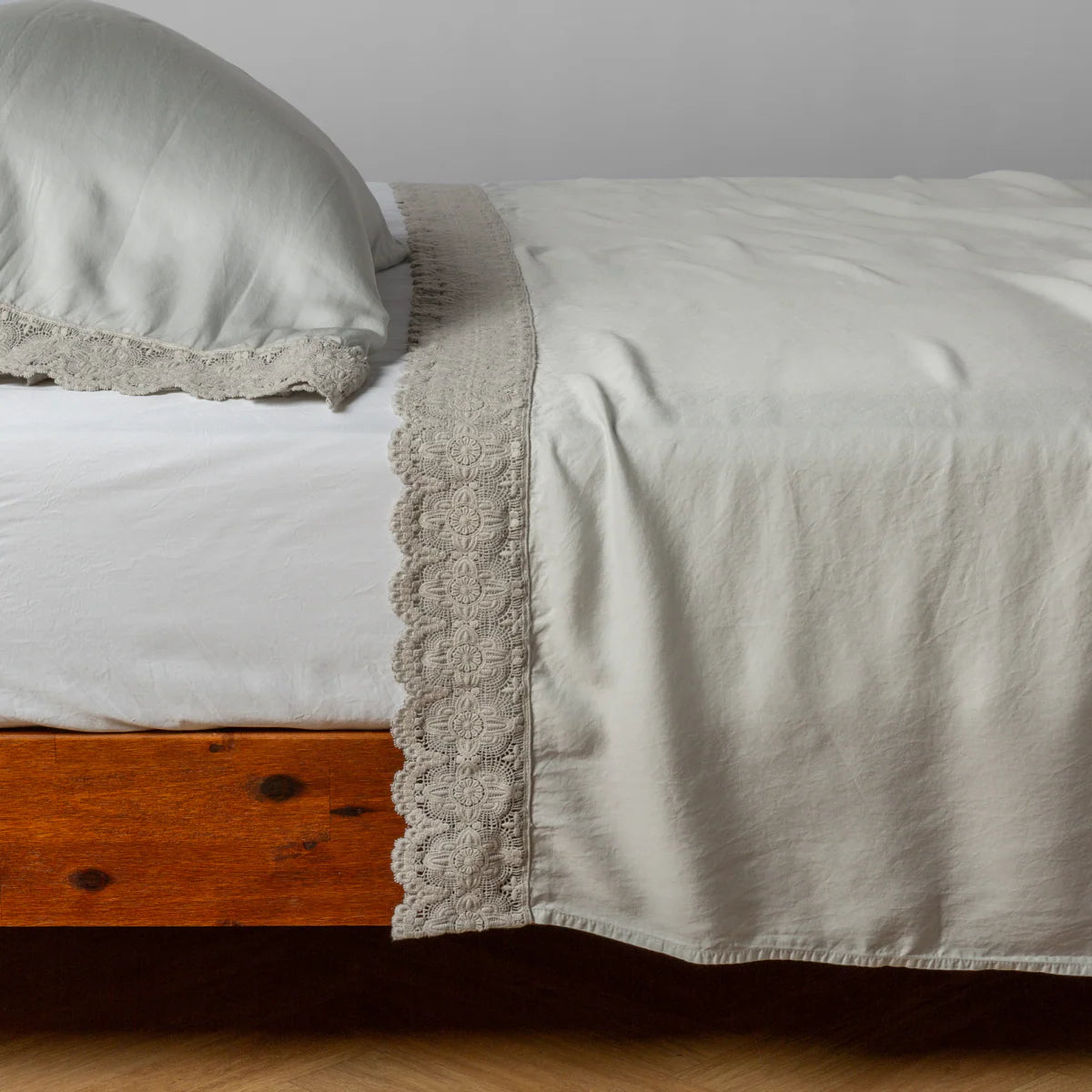 Bella Notte Madera Luxe Donella Lace Flat Sheet