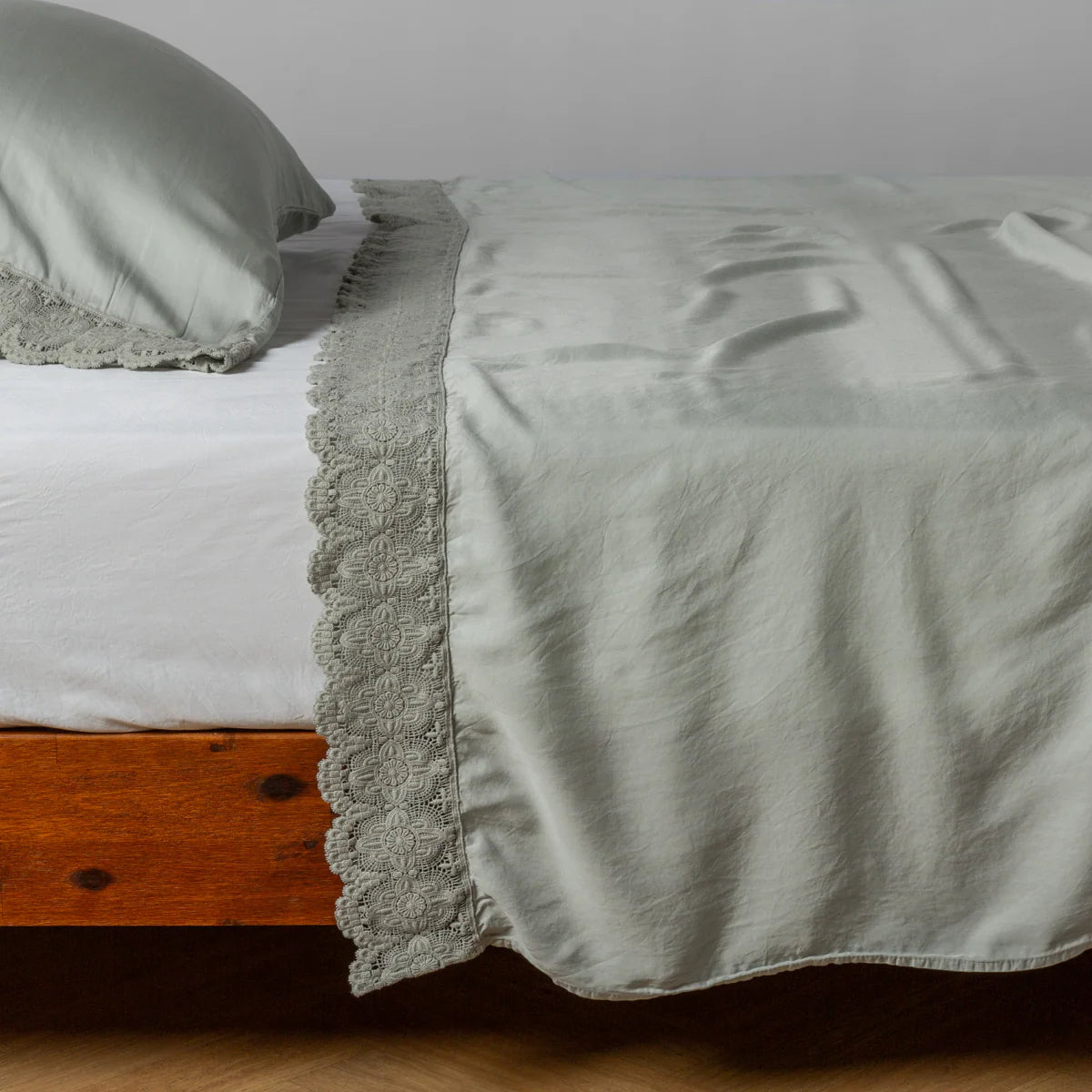 Bella Notte Madera Luxe Donella Lace Flat Sheet