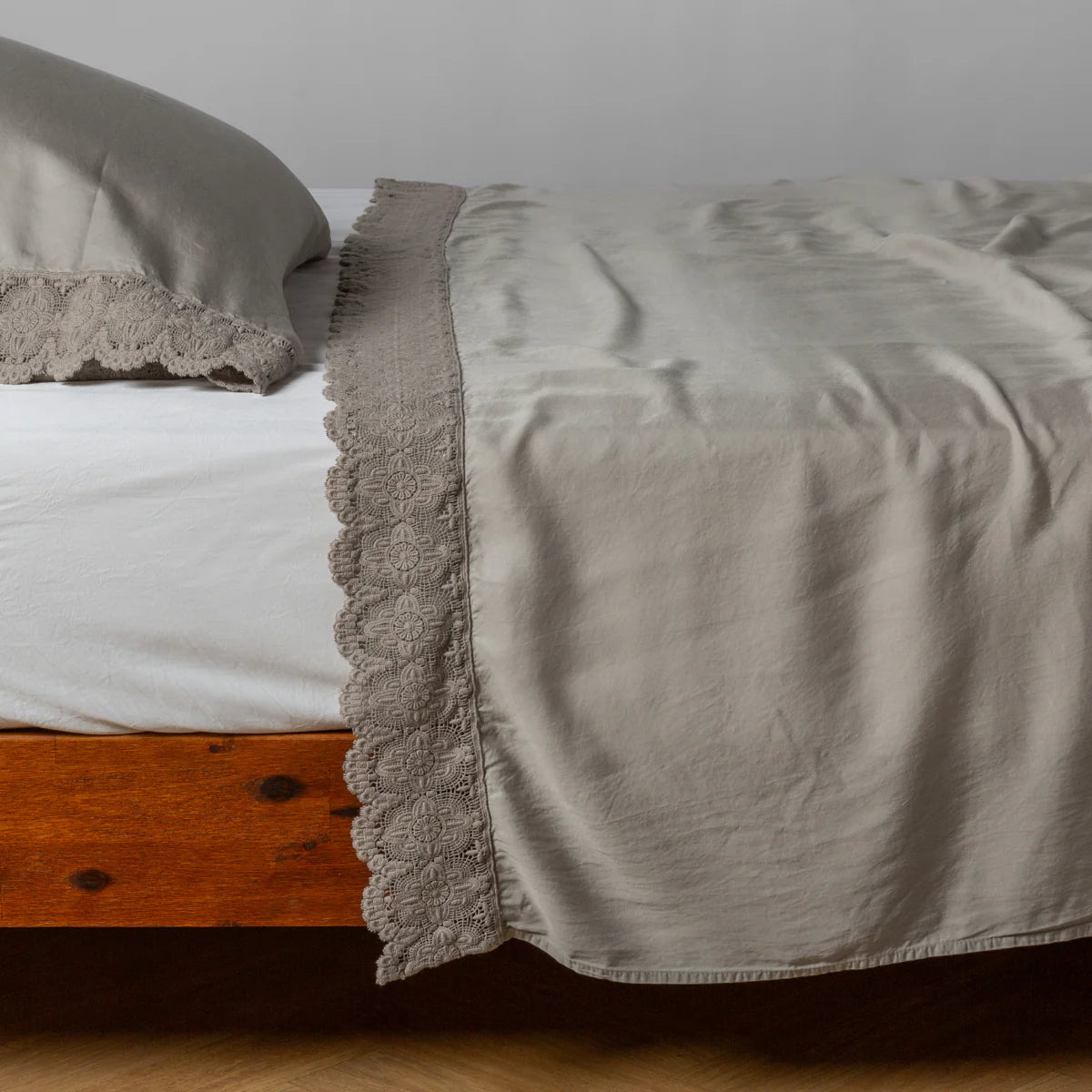 Bella Notte Madera Luxe Donella Lace Flat Sheet