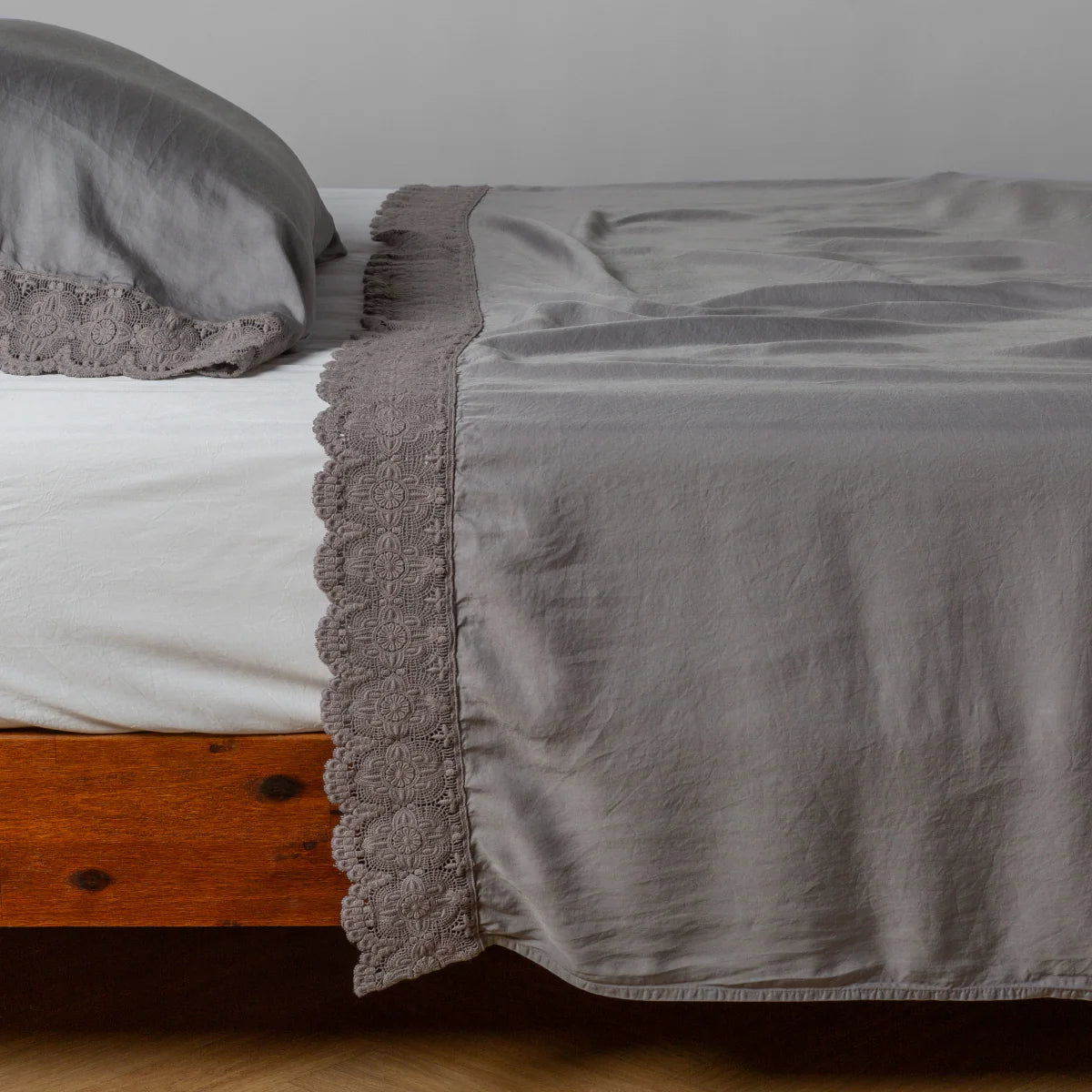 Bella Notte Madera Luxe Donella Lace Flat Sheet