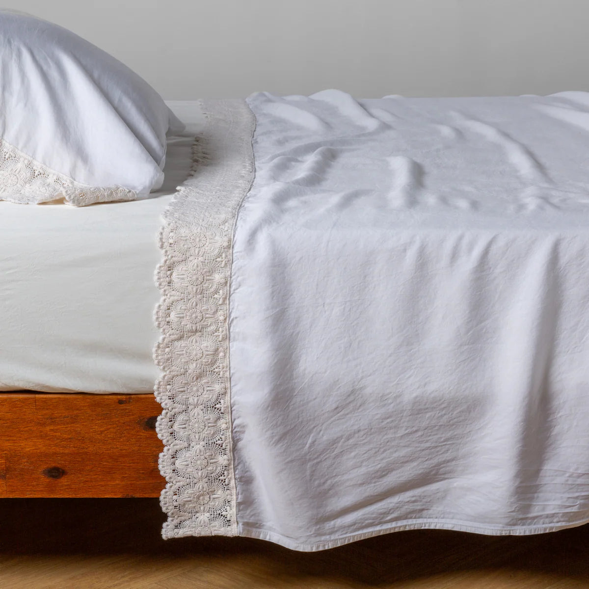 Bella Notte Madera Luxe Donella Lace Flat Sheet