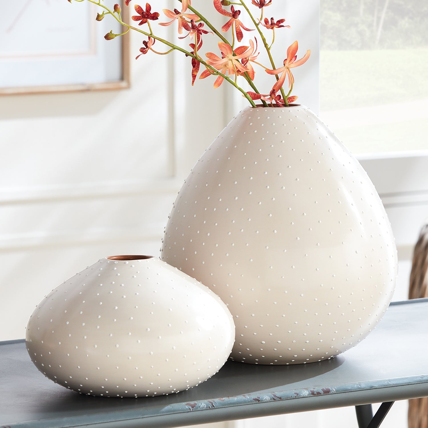 Vase en PVC laqué mordoré