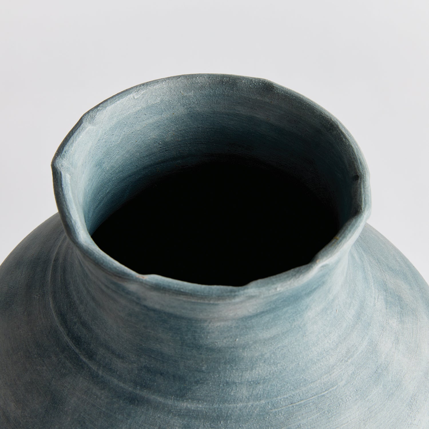 Mirela Vase