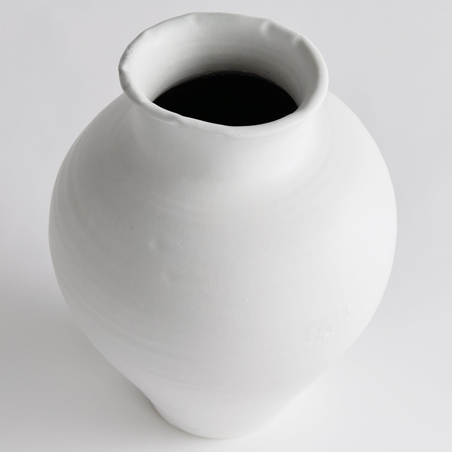 Mirela Vase