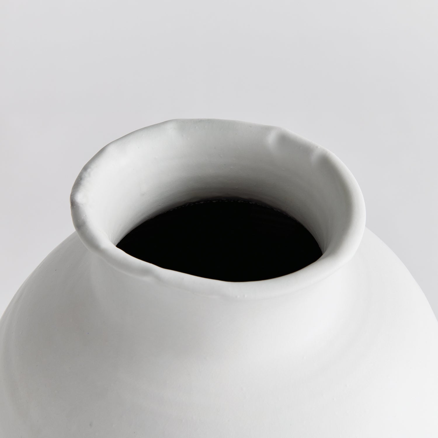 Mirela Vase
