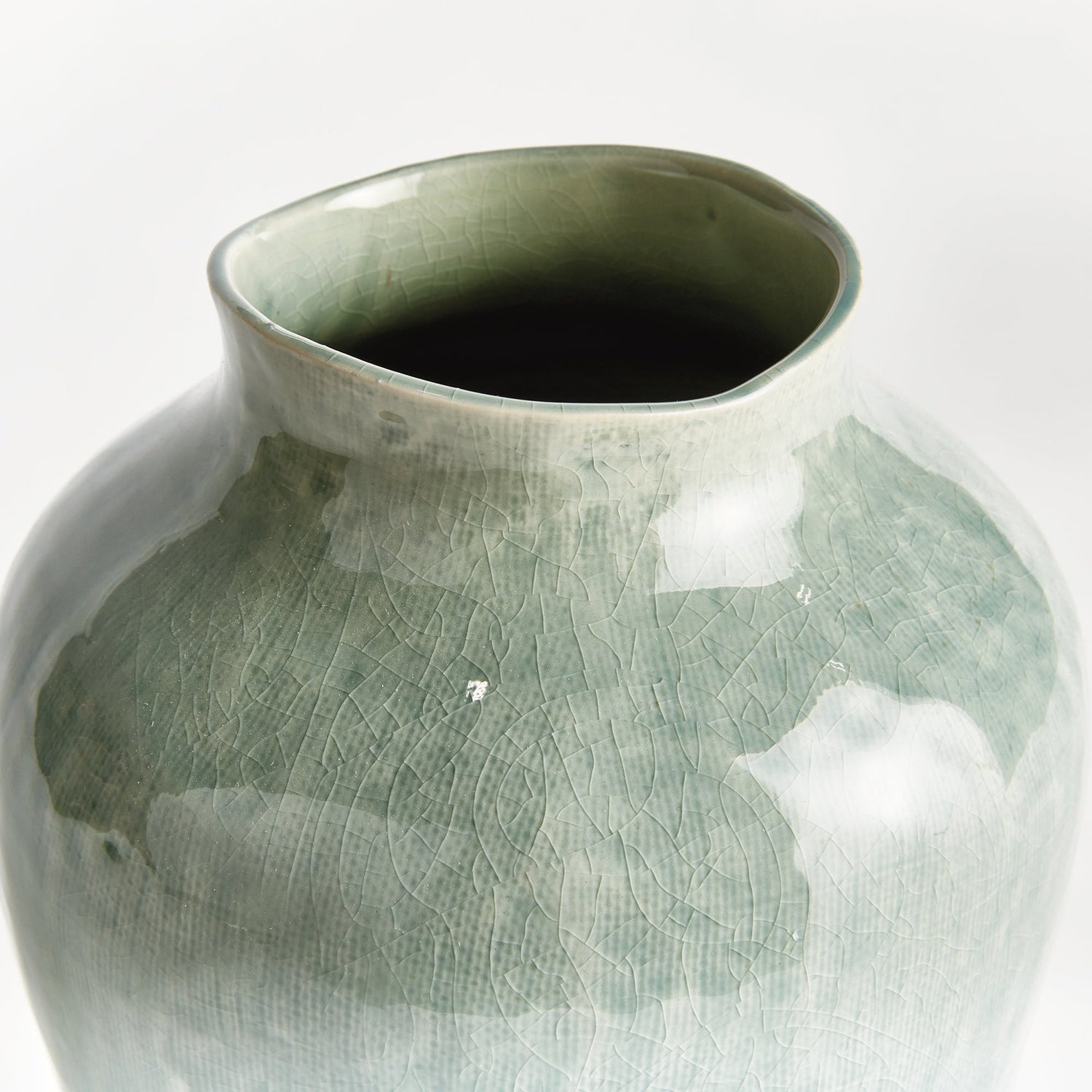 Barclay Butera Ojai Vase