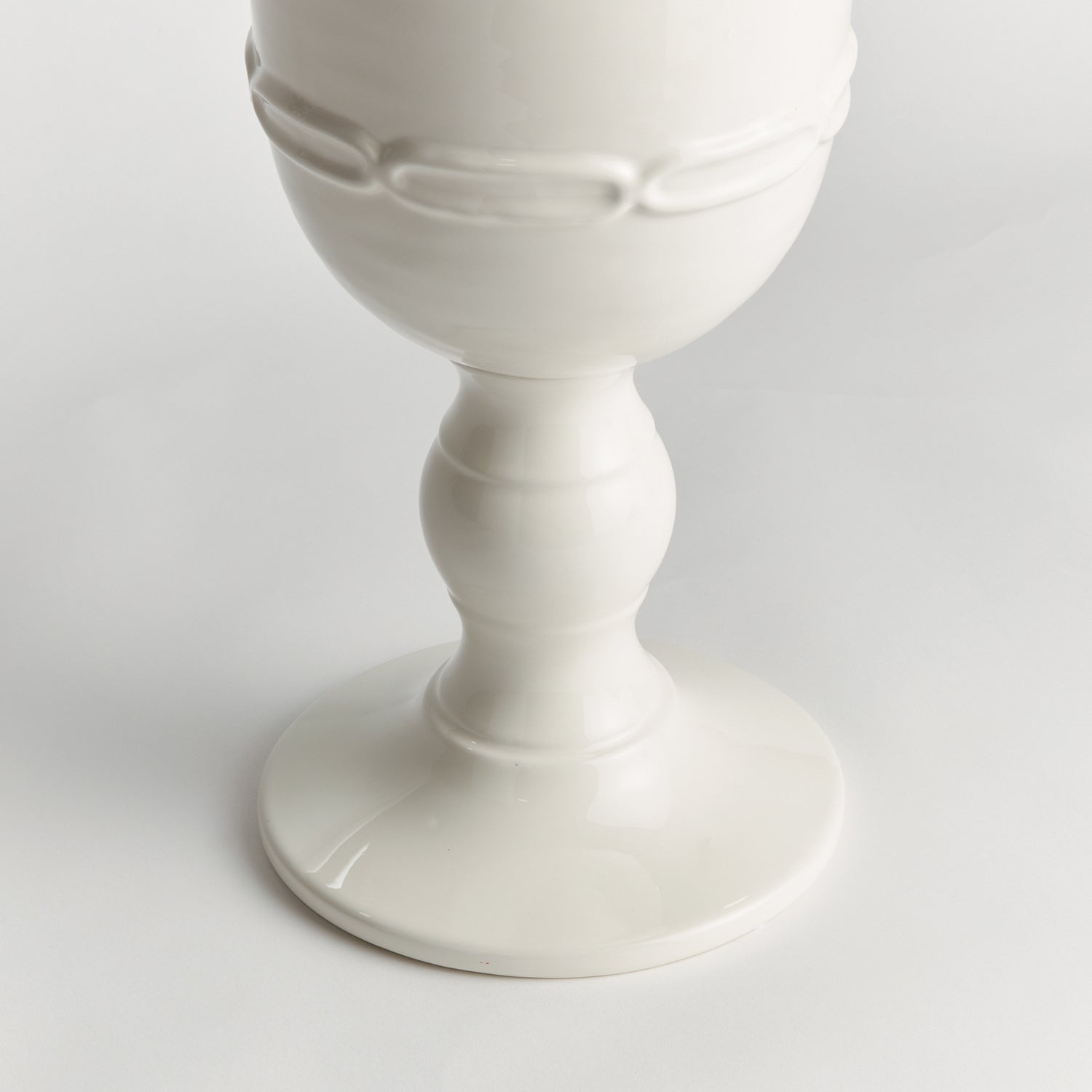 Mirabelle Grande Pedestal Urn
