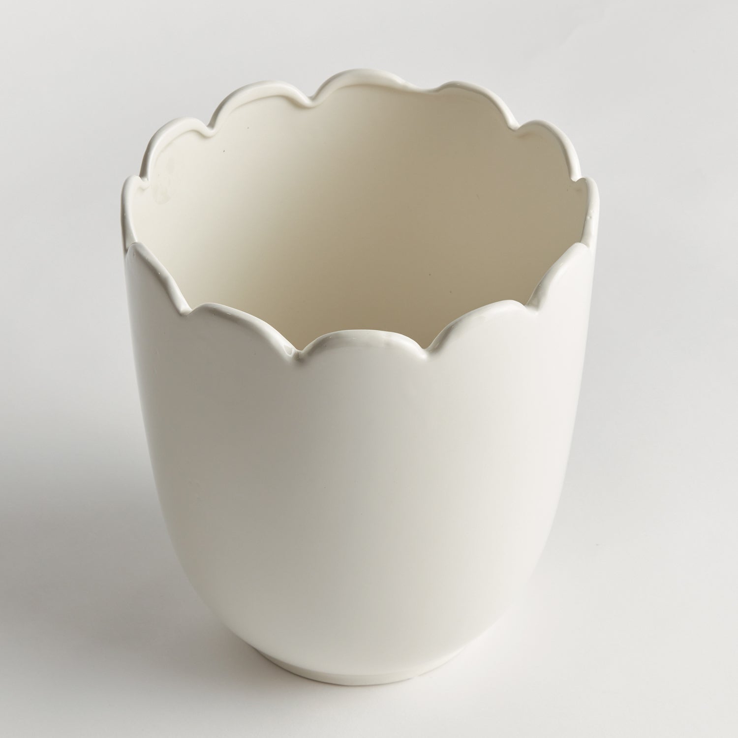 Mirabelle Scalloped Edge Cachepot