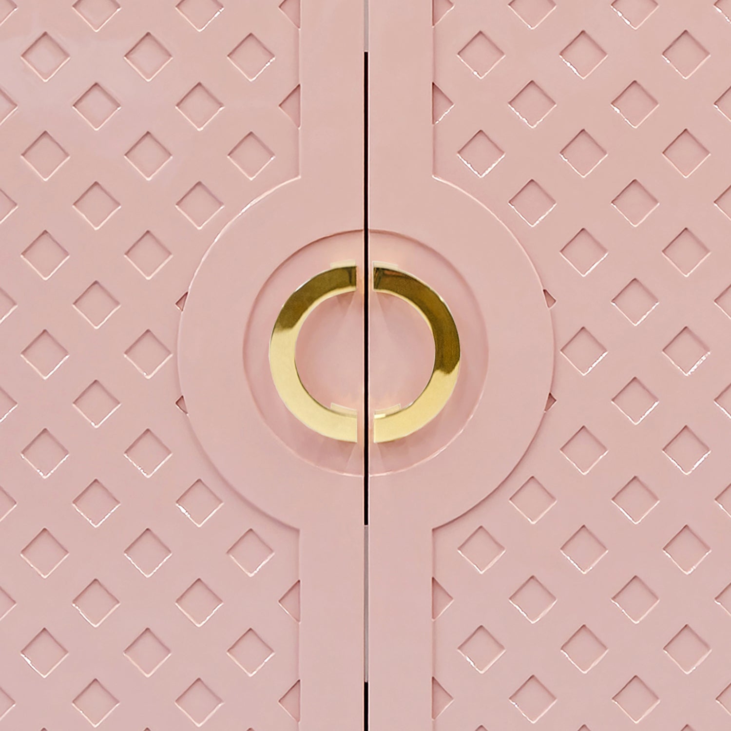 Worlds Away Poppy cabinet, close-up of lattice overlay in pink lacquer