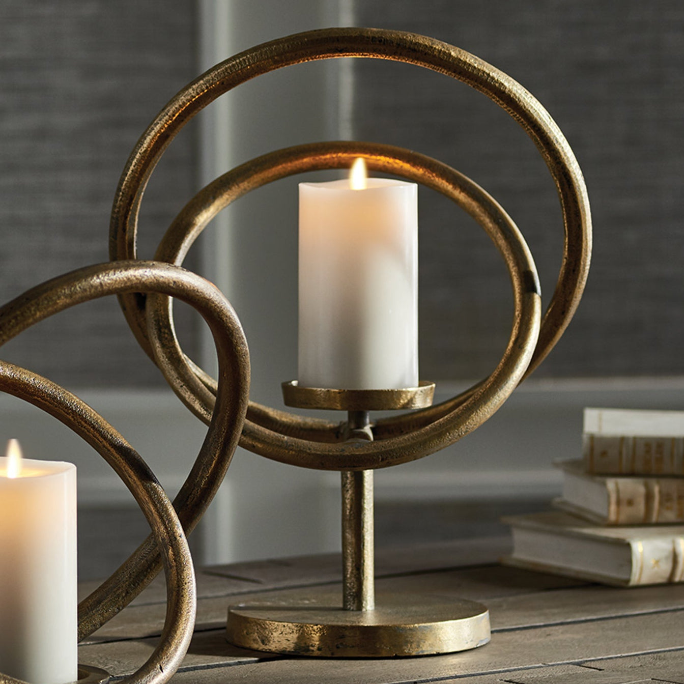 Da Vinci 15in Candleholder