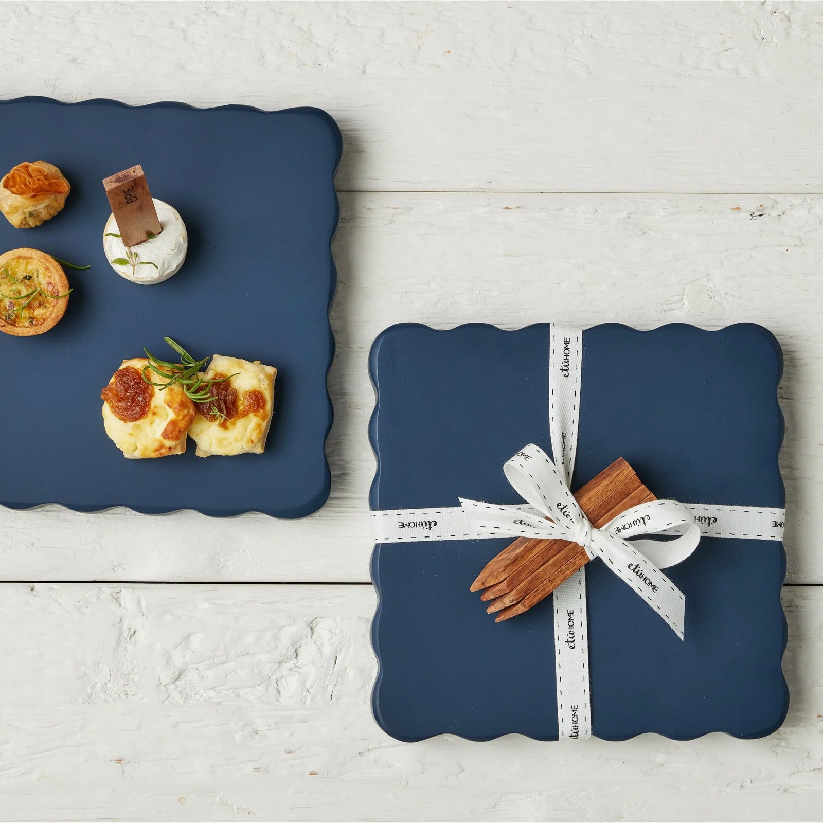 Etu Home Scalloped Square Cheese Board with Cheese Markers