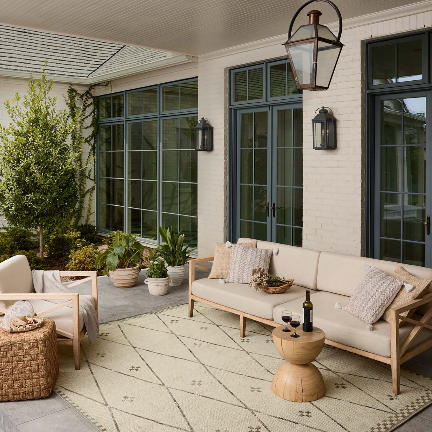 Loloi Saylor Ivory/Pebble Indoor/Outdoor Rug