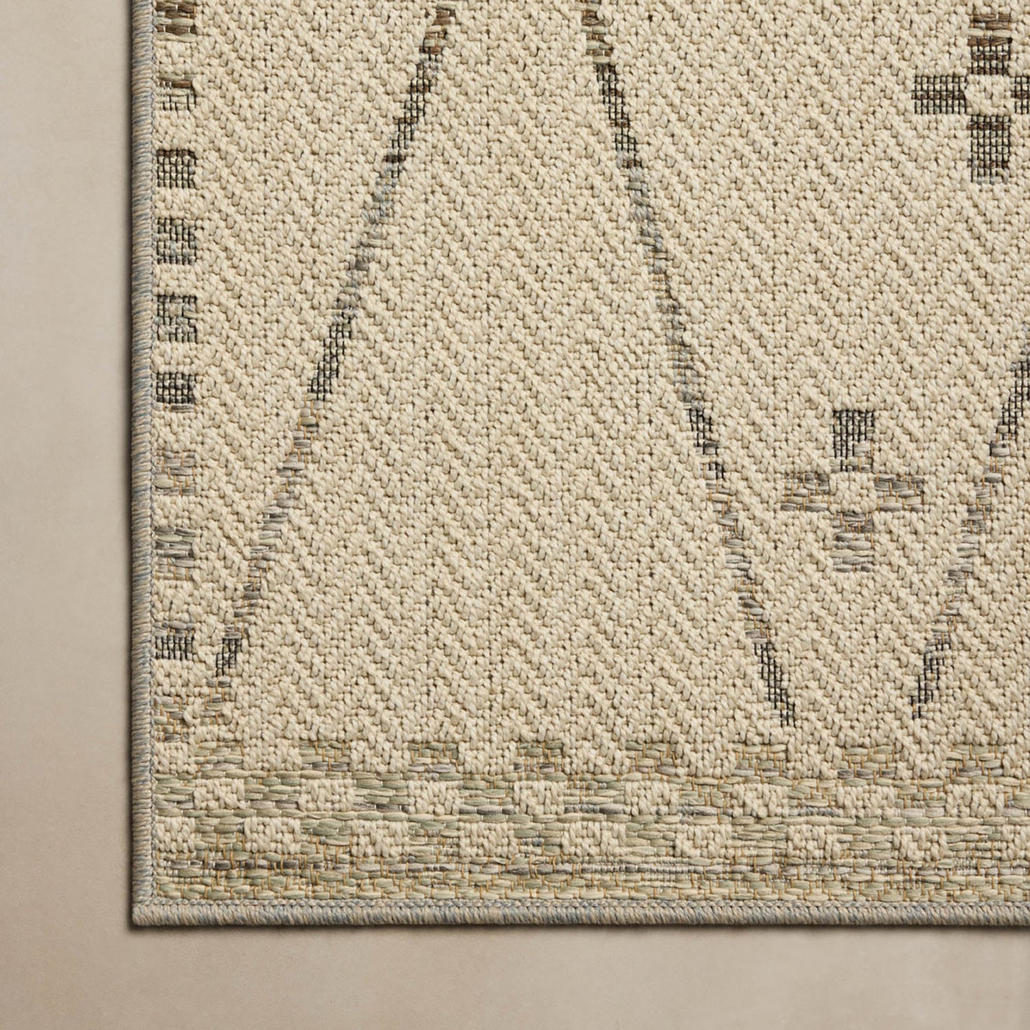 Loloi Saylor Ivory/Pebble Indoor/Outdoor Rug