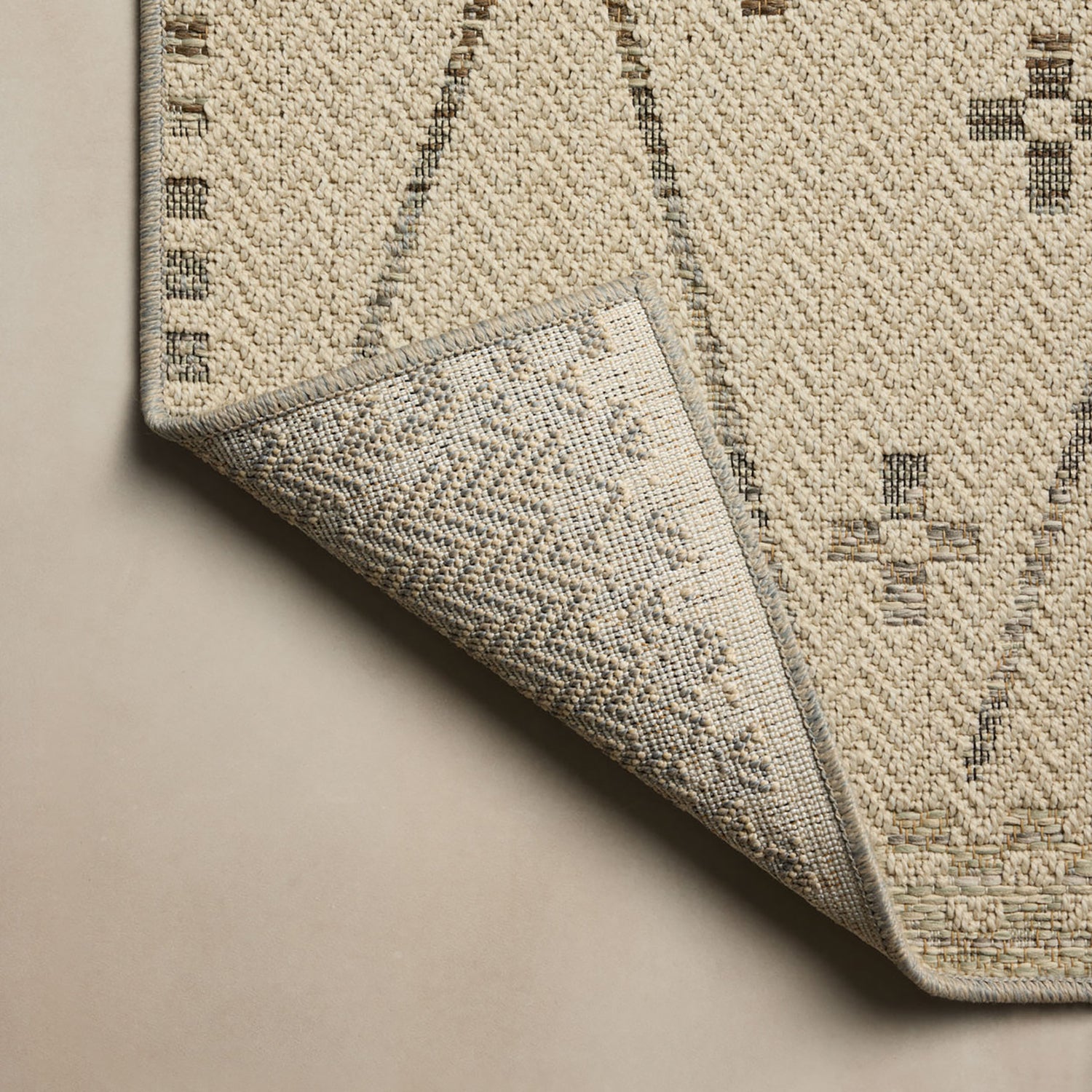 Loloi Saylor Ivory/Pebble Indoor/Outdoor Rug