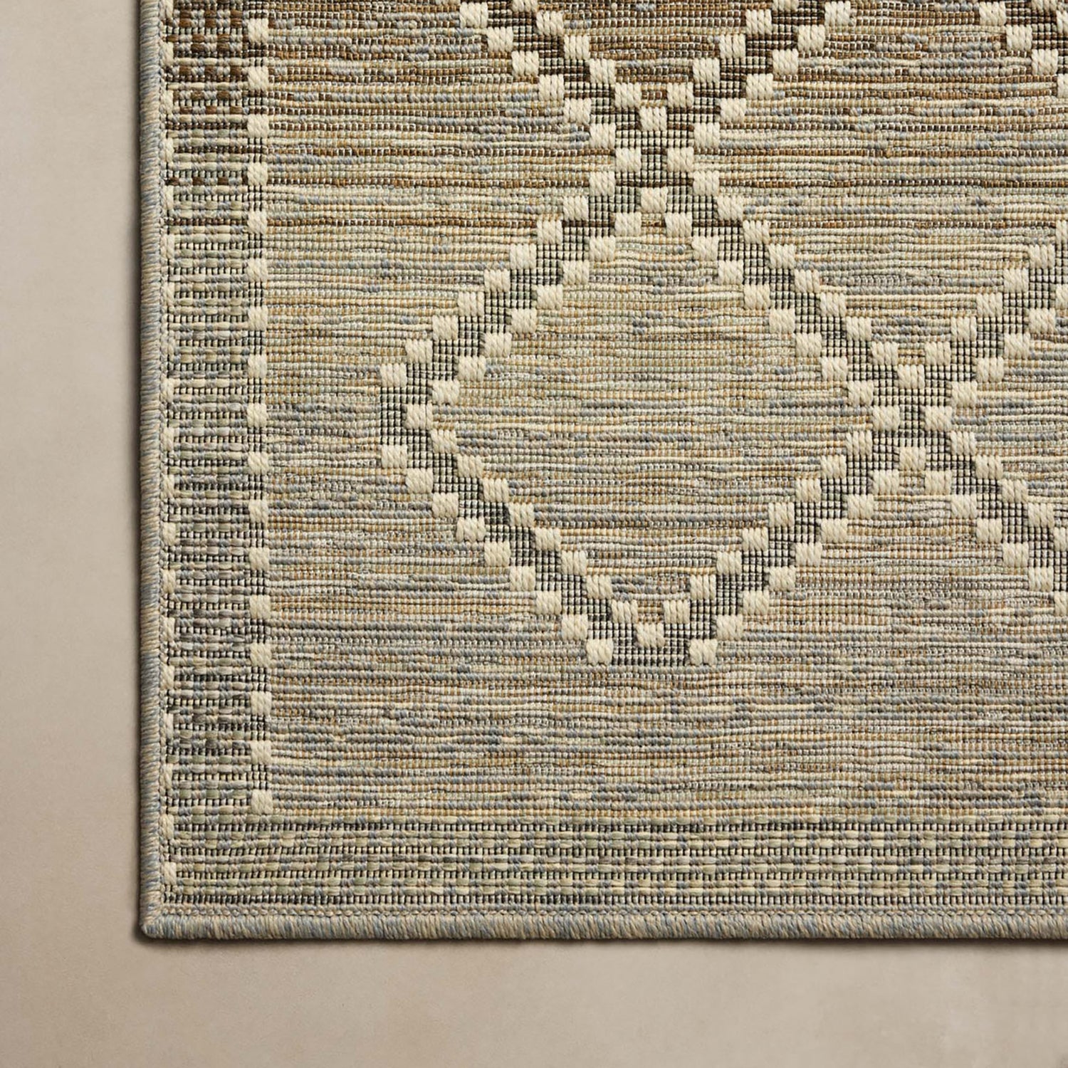 Loloi Saylor Stone/Ivory Indoor/Outdoor Rug