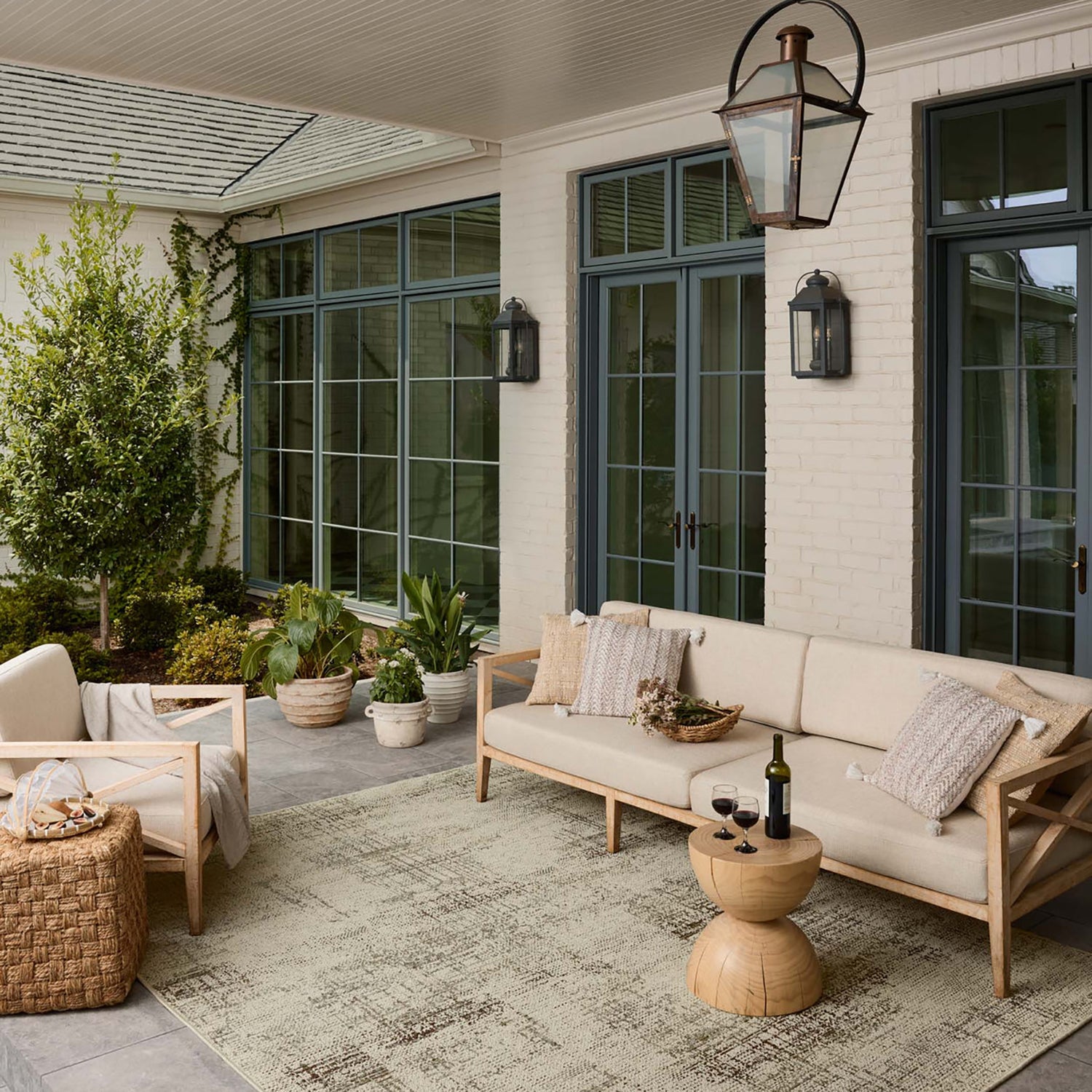 Loloi Saylor Ivory/Fog Indoor/Outdoor Rug