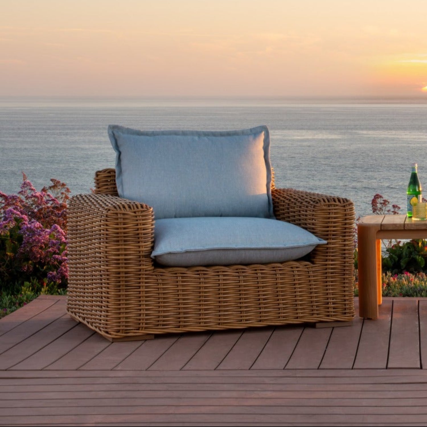 Sunset West Playa Soothe Pearl w/Flange Welt Outdoor Oversized Swivel Club Chair