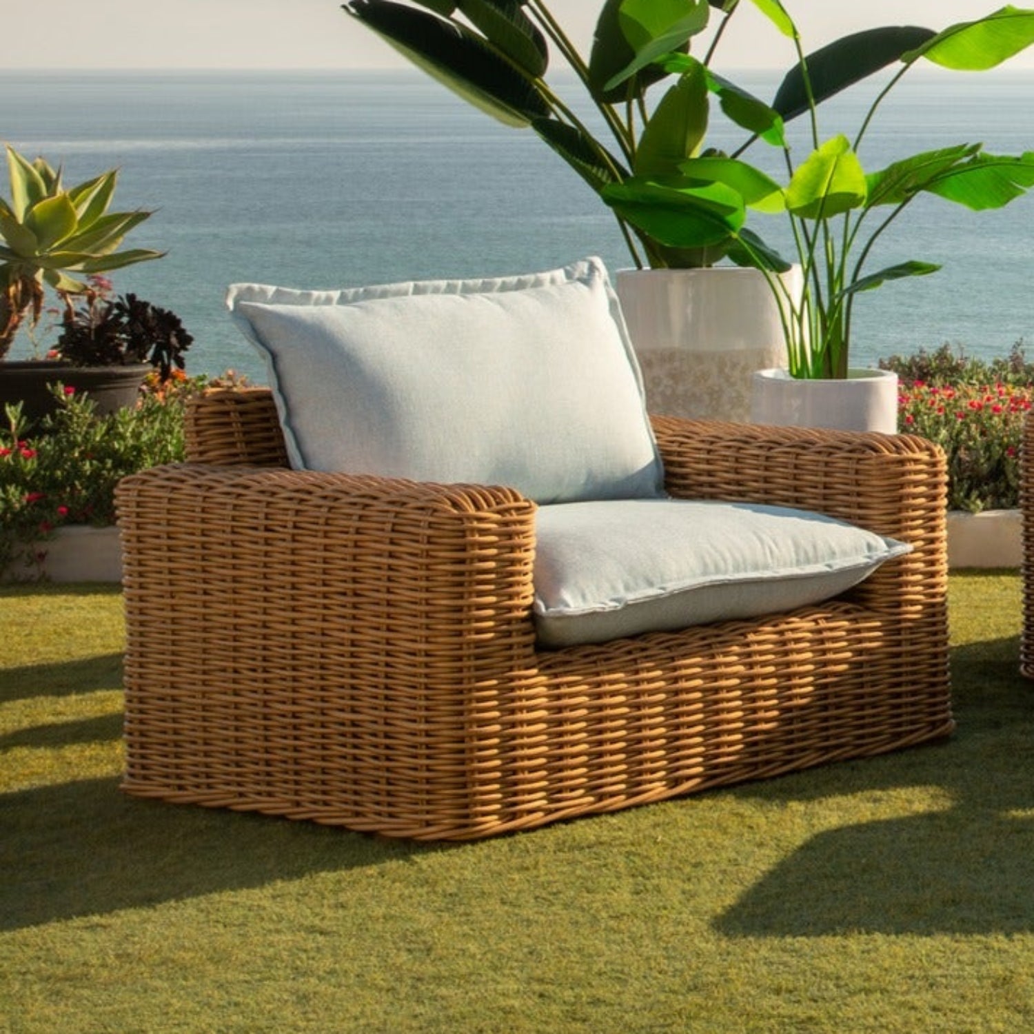 Sunset West Playa Soothe Pearl w/Flange Welt Outdoor Oversized Swivel Club Chair