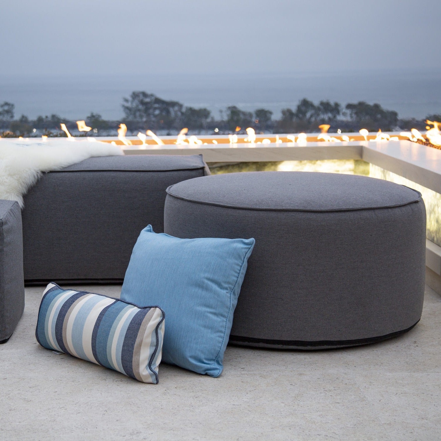 Sunset West Heritage Granite 36in Round Outdoor Coffee Table/Ottoman