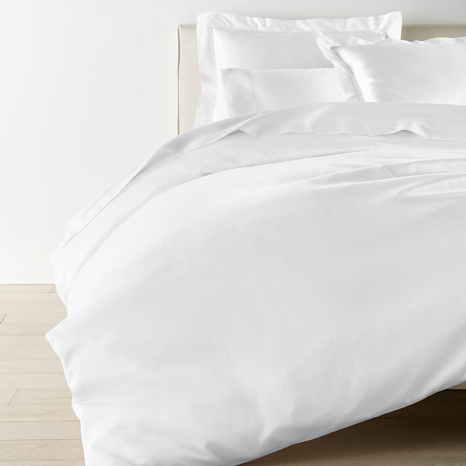 Peacock Alley Virtuoso Sateen Duvet Cover 600 thread count cotton sateen duvet cover, corner and edge detail