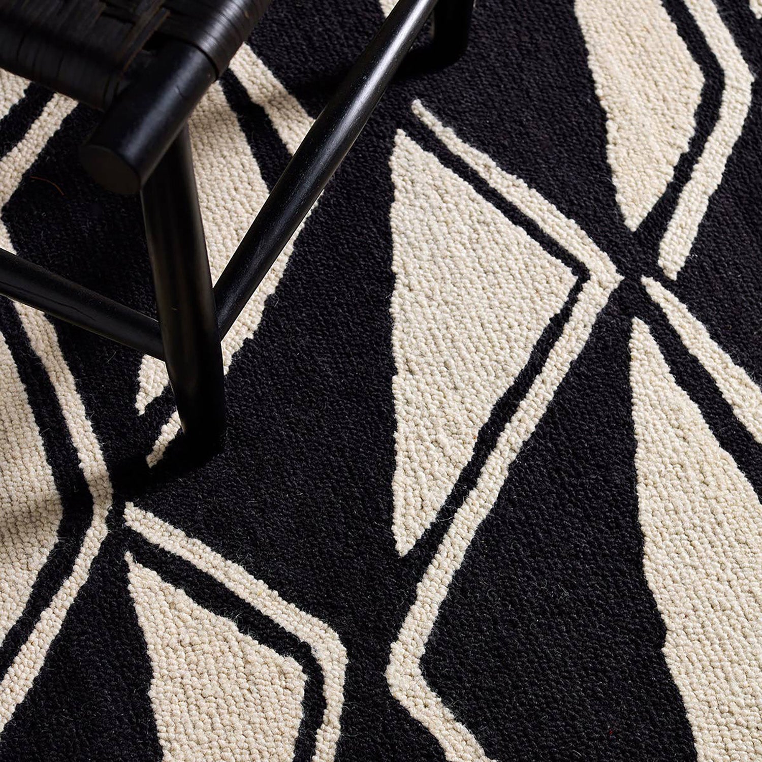 Nikki Chu by Jaipur Living Vera Movran Hand Tufted Rug