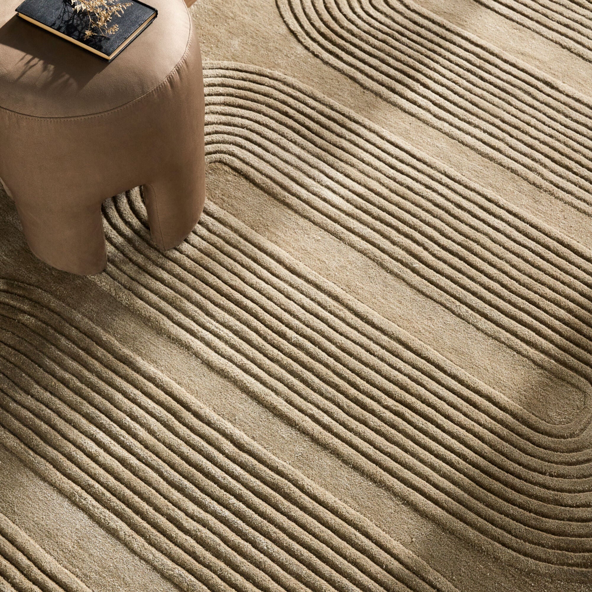 Surya Fuji FJJ-2302 Hand Tufted Rug
