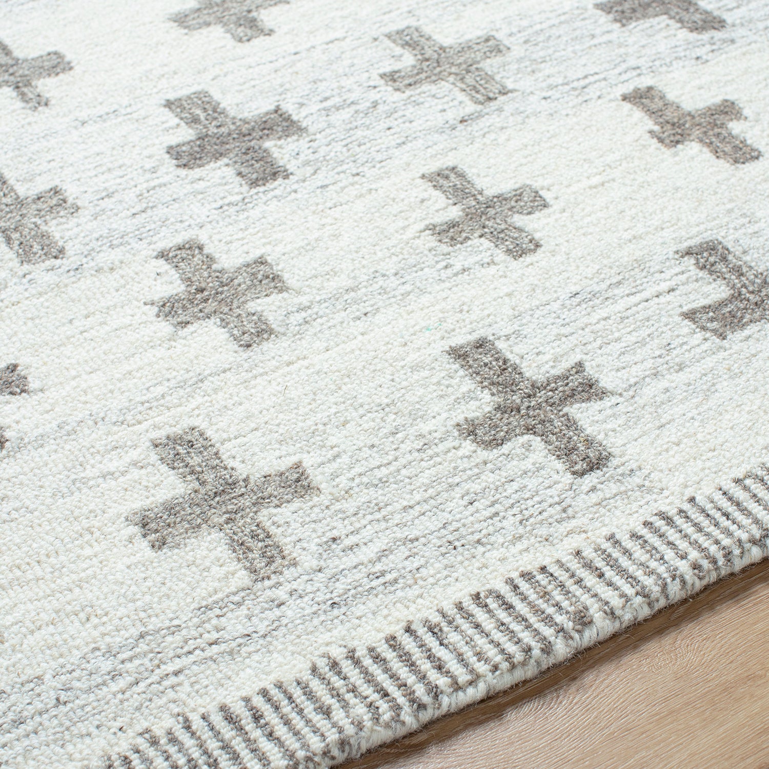 Livabliss Granada Cross Hand Tufted Rug