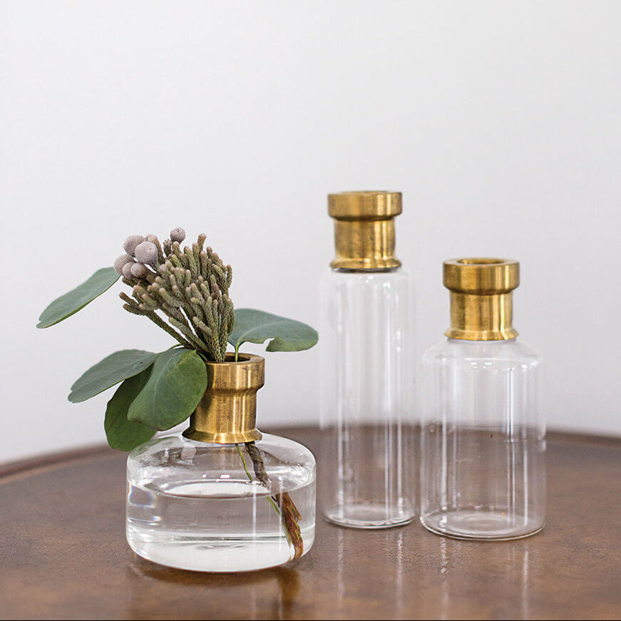 Jimmy Budvase styled view, clear glass budvase with brass neck