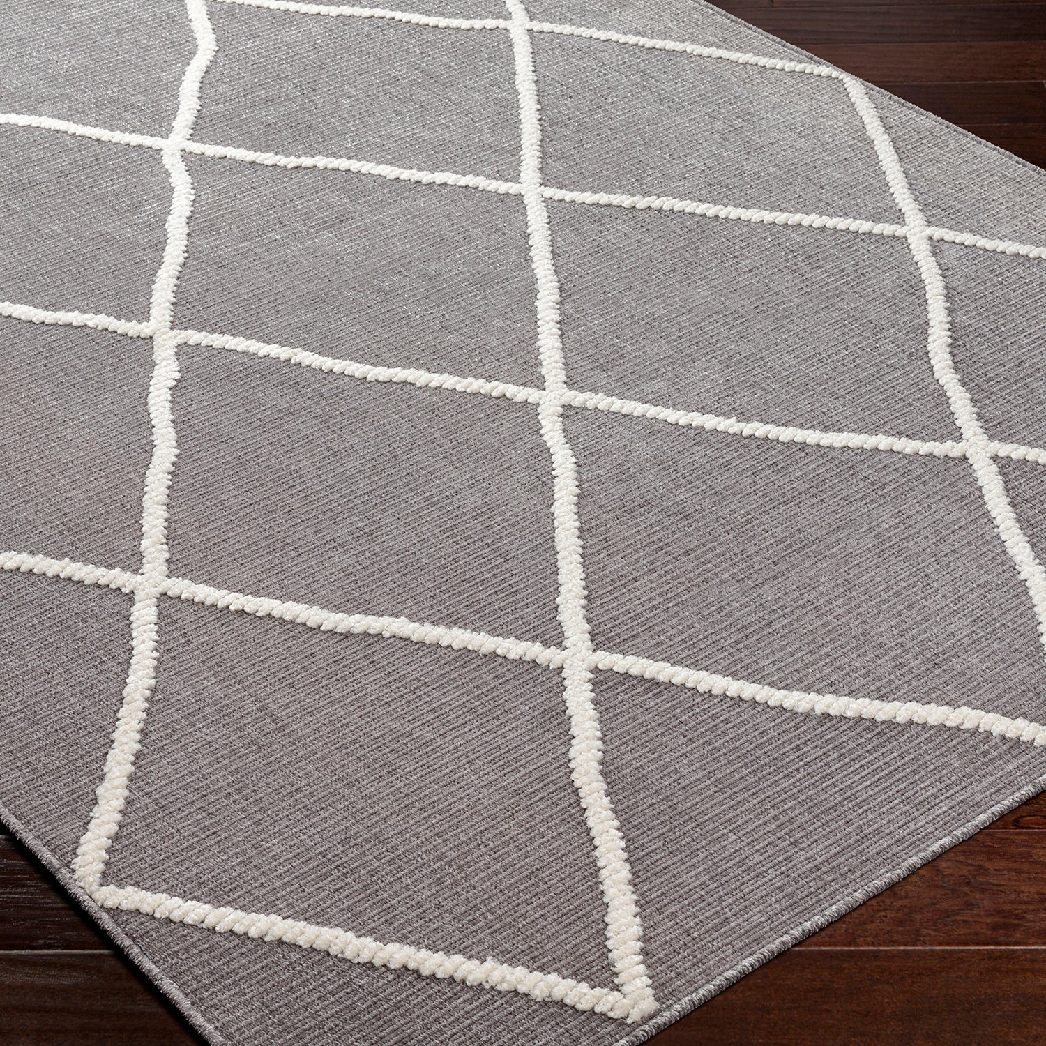 Livabliss Lyna Diamond Washable Rug