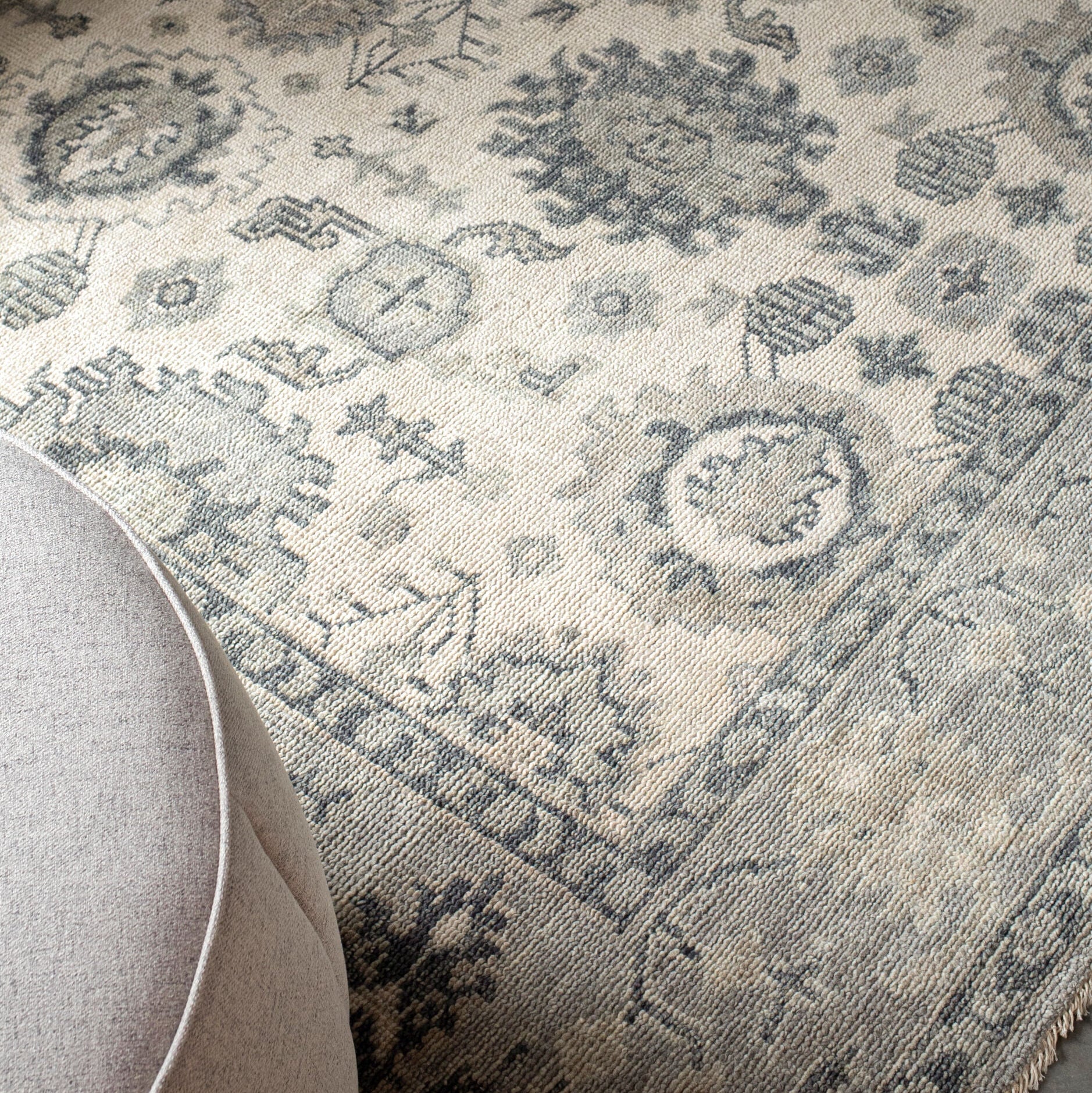 Surya Palais PAL-2305 Hand Knotted Rug