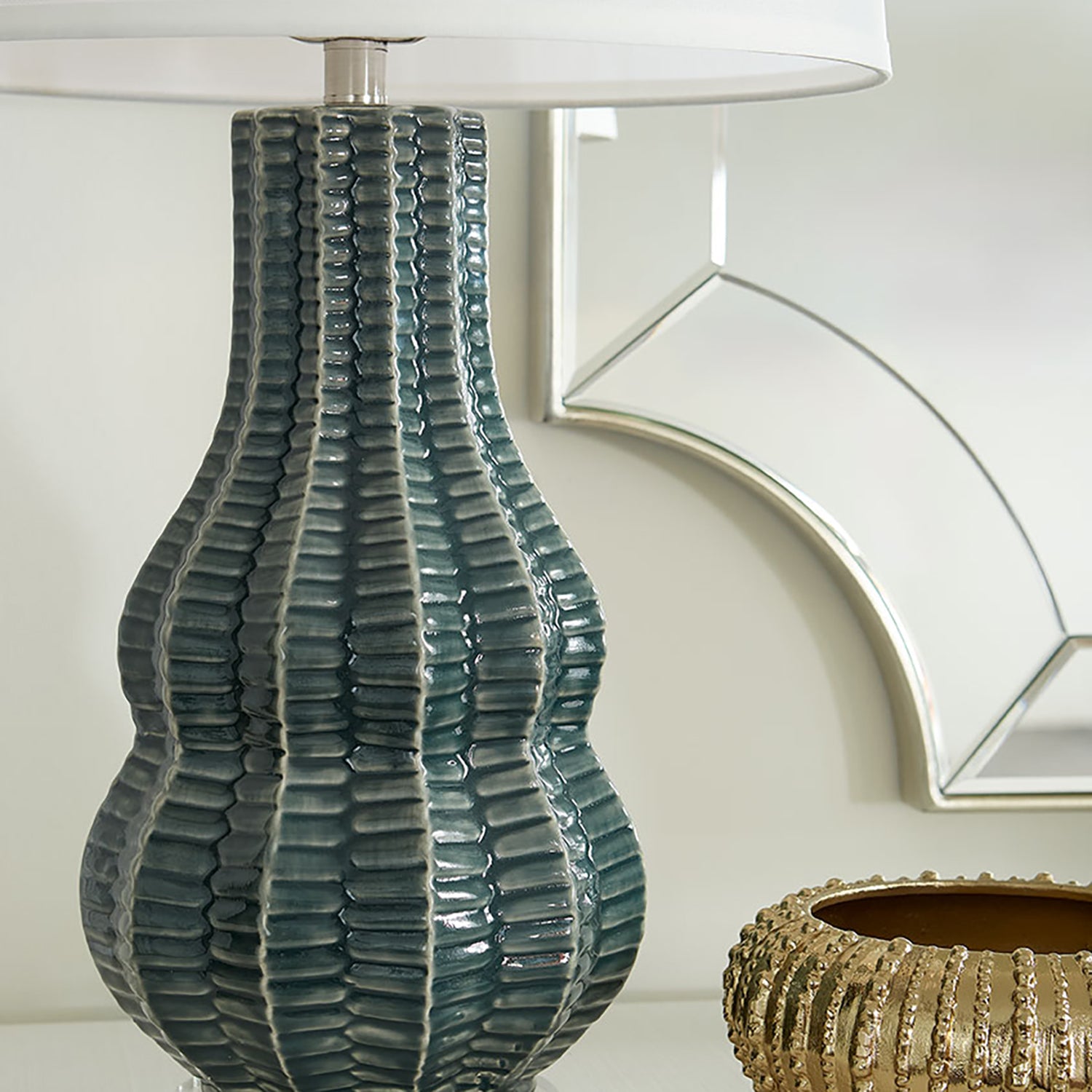 Villa and House Quinn Table Lamp
