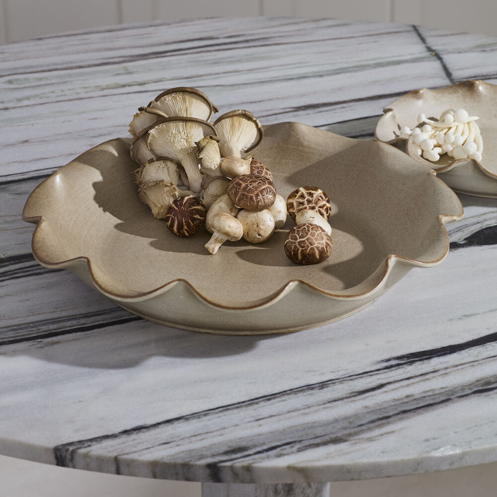 Scallop Trimmed Tray detail of its natural finish