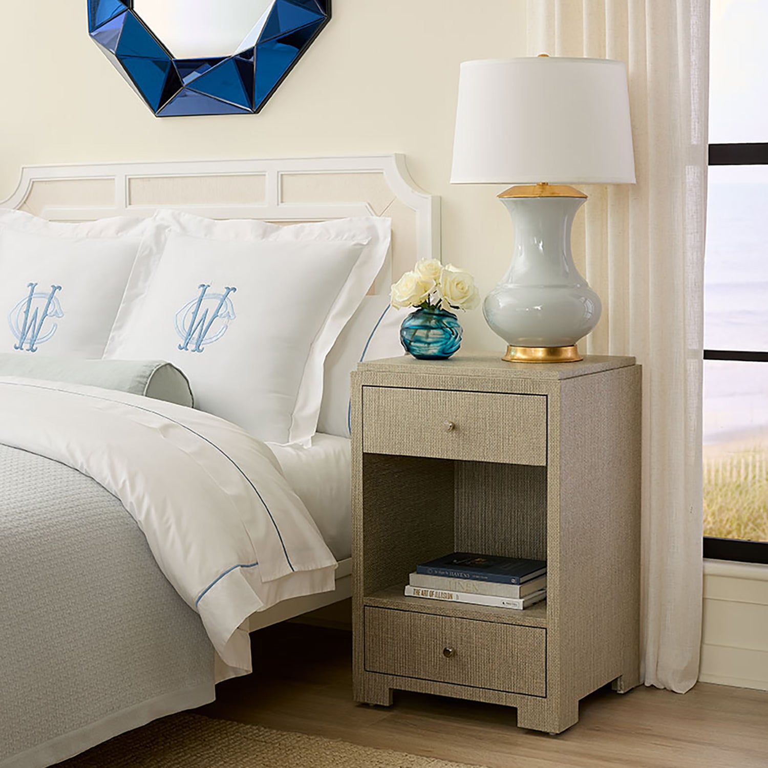 Villa and House Thiri Table Lamp