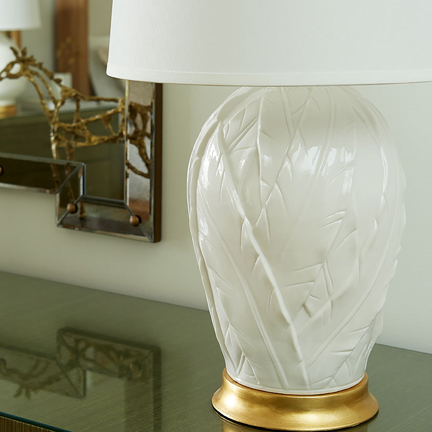 Villa and House Tobacco Leaf Table Lamp Base