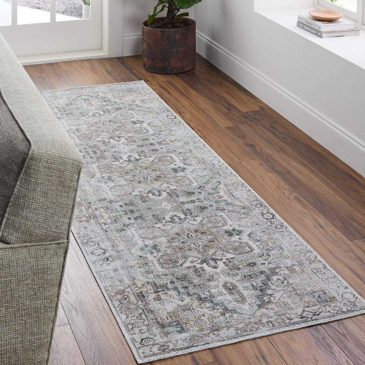 Livabliss Amelie AML-2360 Machine Woven Rug