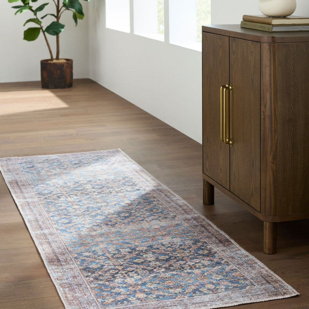 Jenni Yolo Home x Livabliss Amelia JYAL-2302 Machine Woven Rug