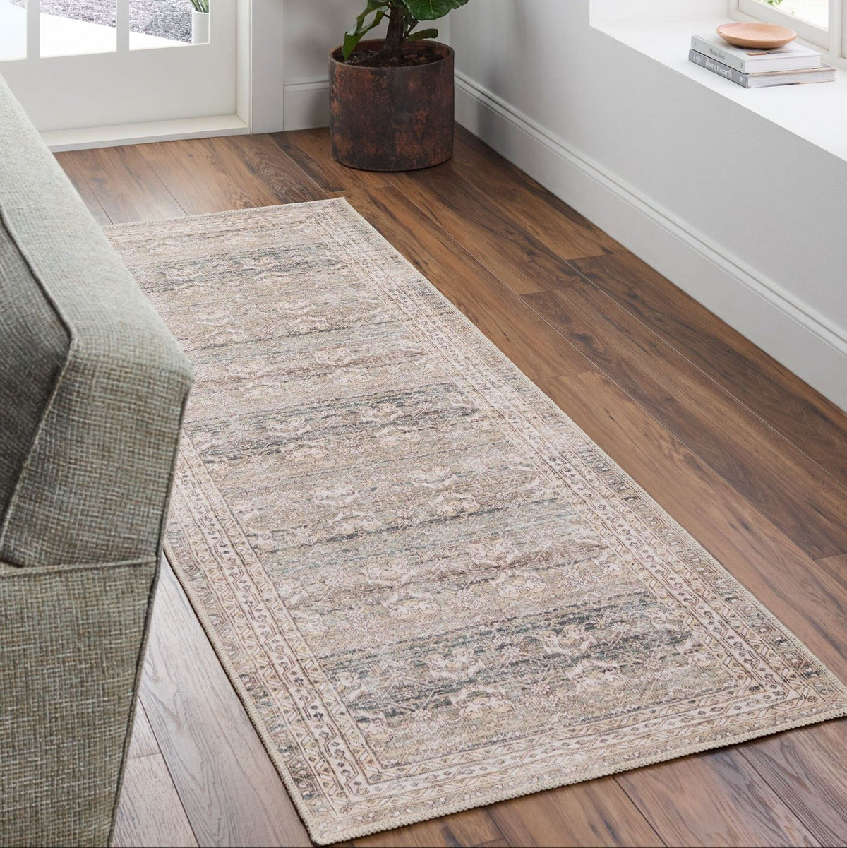 Livabliss Amelie AML-2404 Machine Woven Rug
