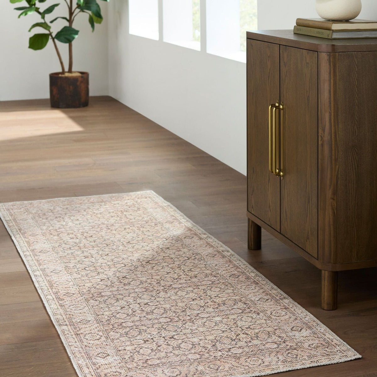 Jenni Yolo Home x Livabliss Sylvia JYSL-2300 Machine Woven Rug