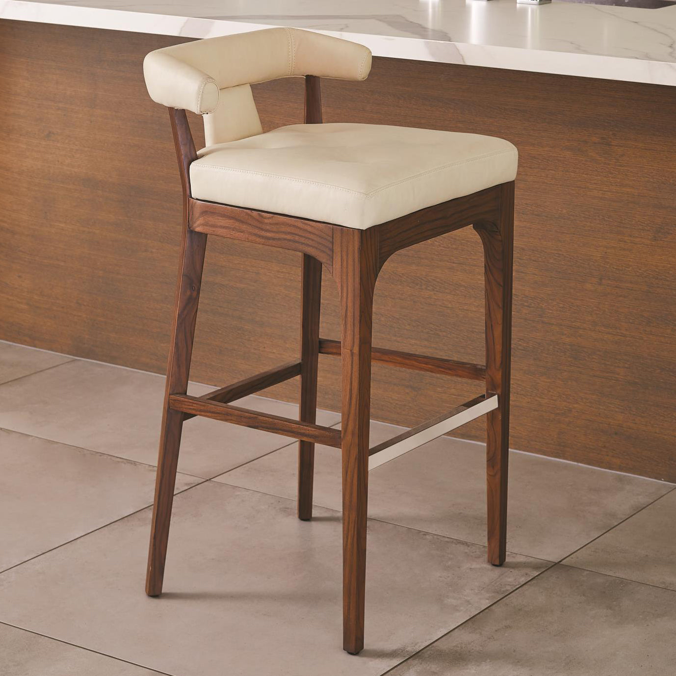 Global Views Moderno Bar Stool