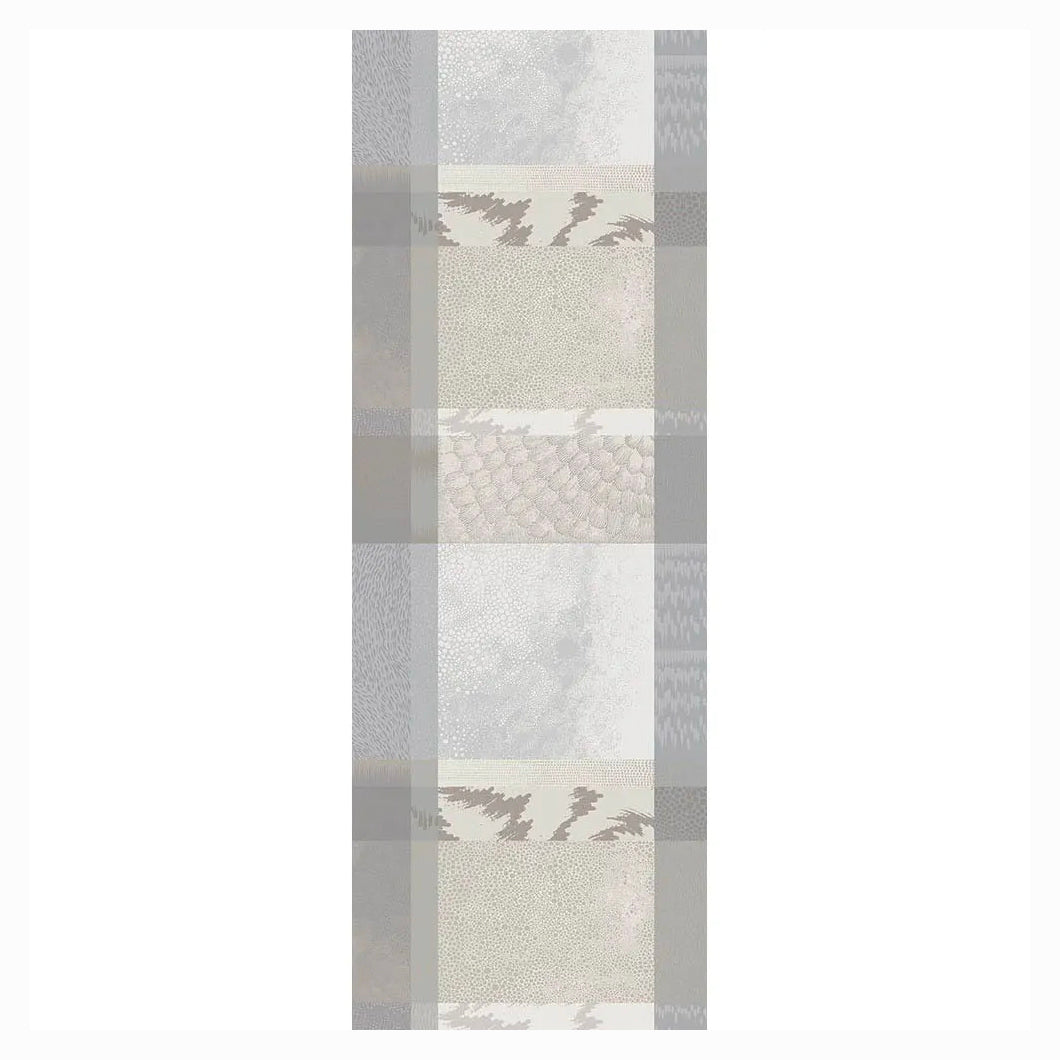Garnier Thiebaut Mille Matieres Vapeur Jacquard Table Runner