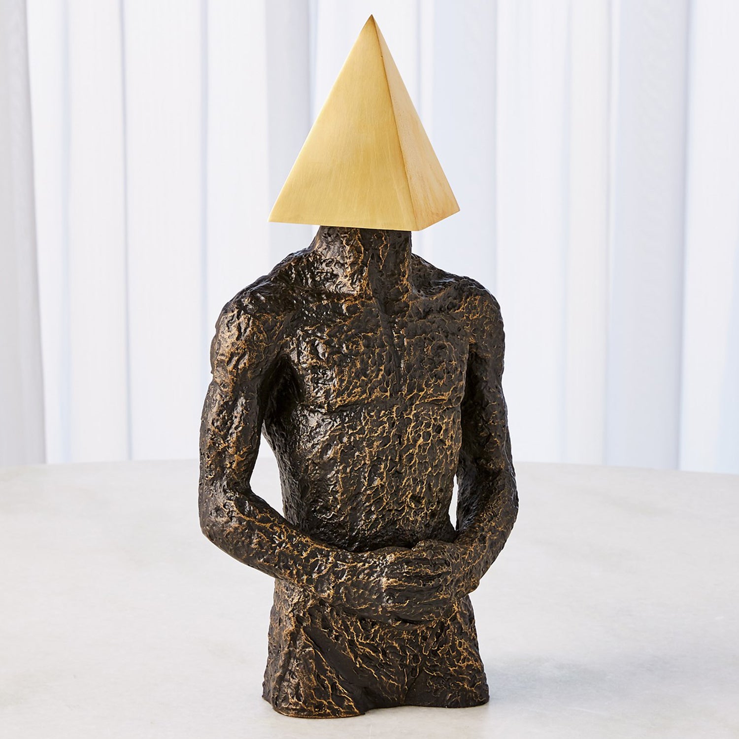 Global Views Pyramid Hero