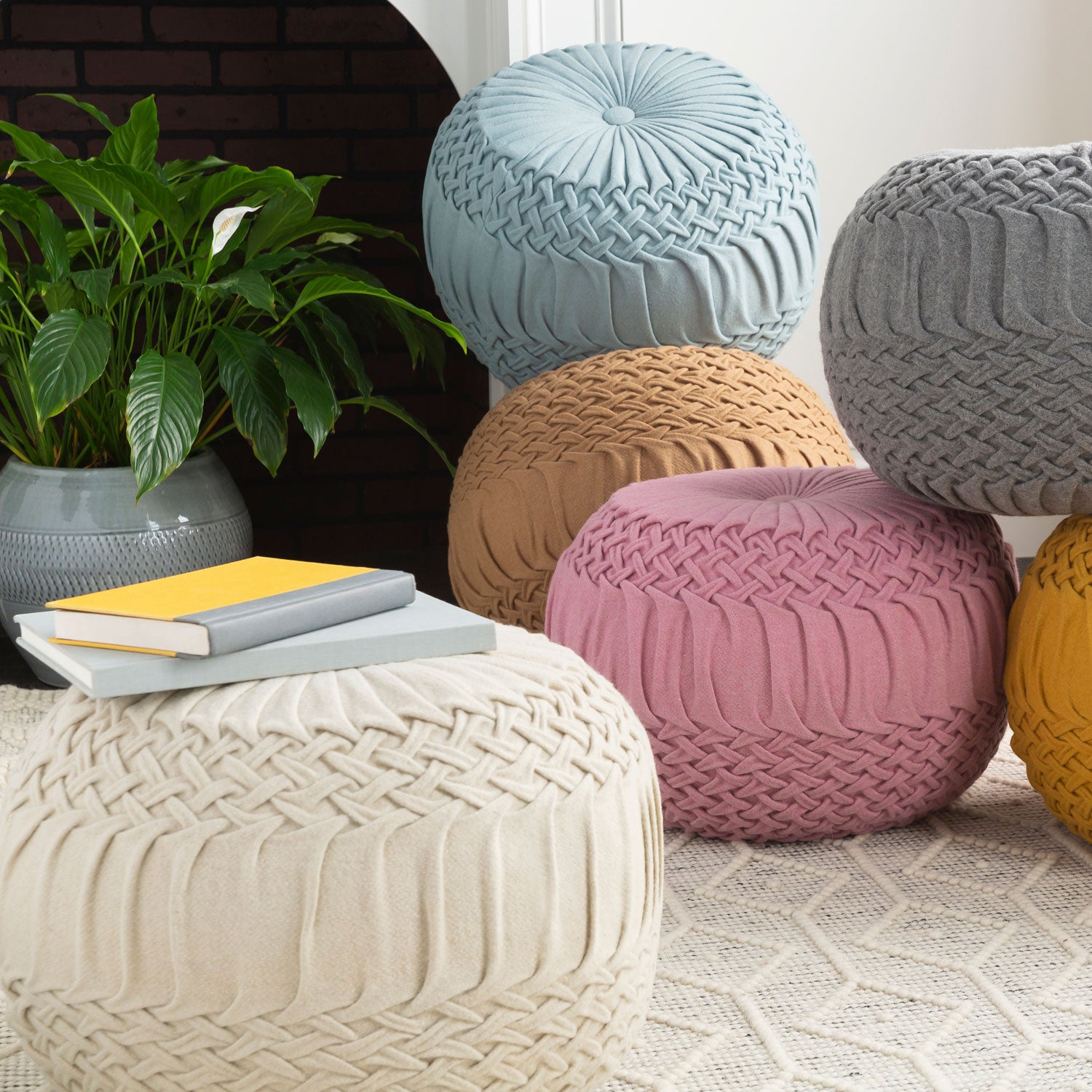 Aileen Pouf