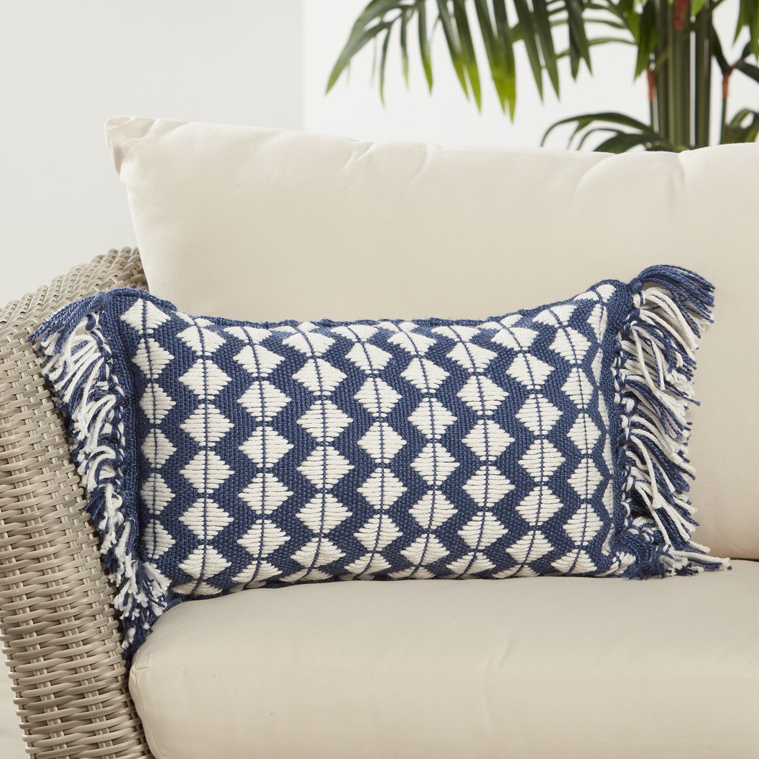 Jaipur Living Chesa Perdita Indoor/Outdoor Lumbar Pillow