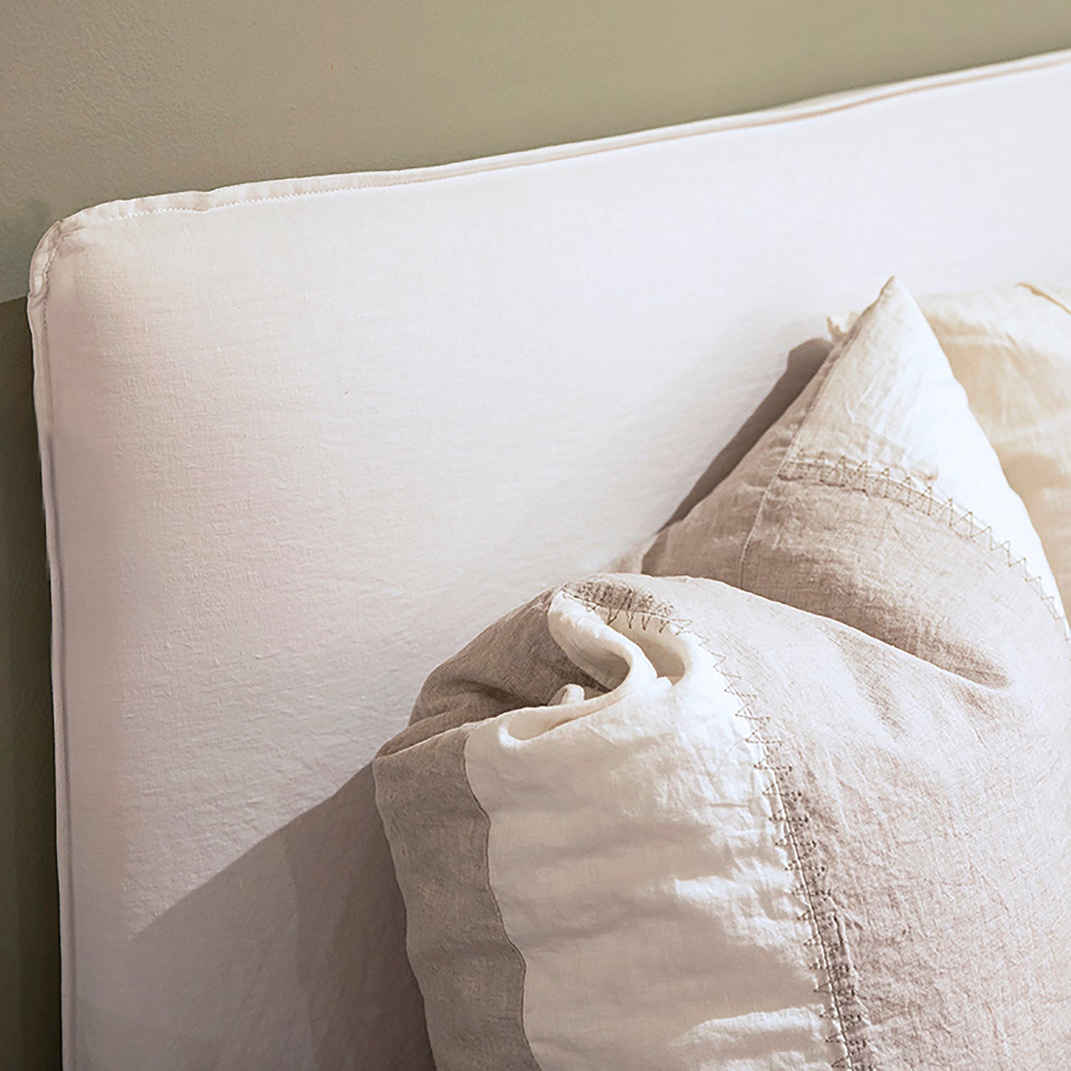 Jayla Slipcover Platform Bed