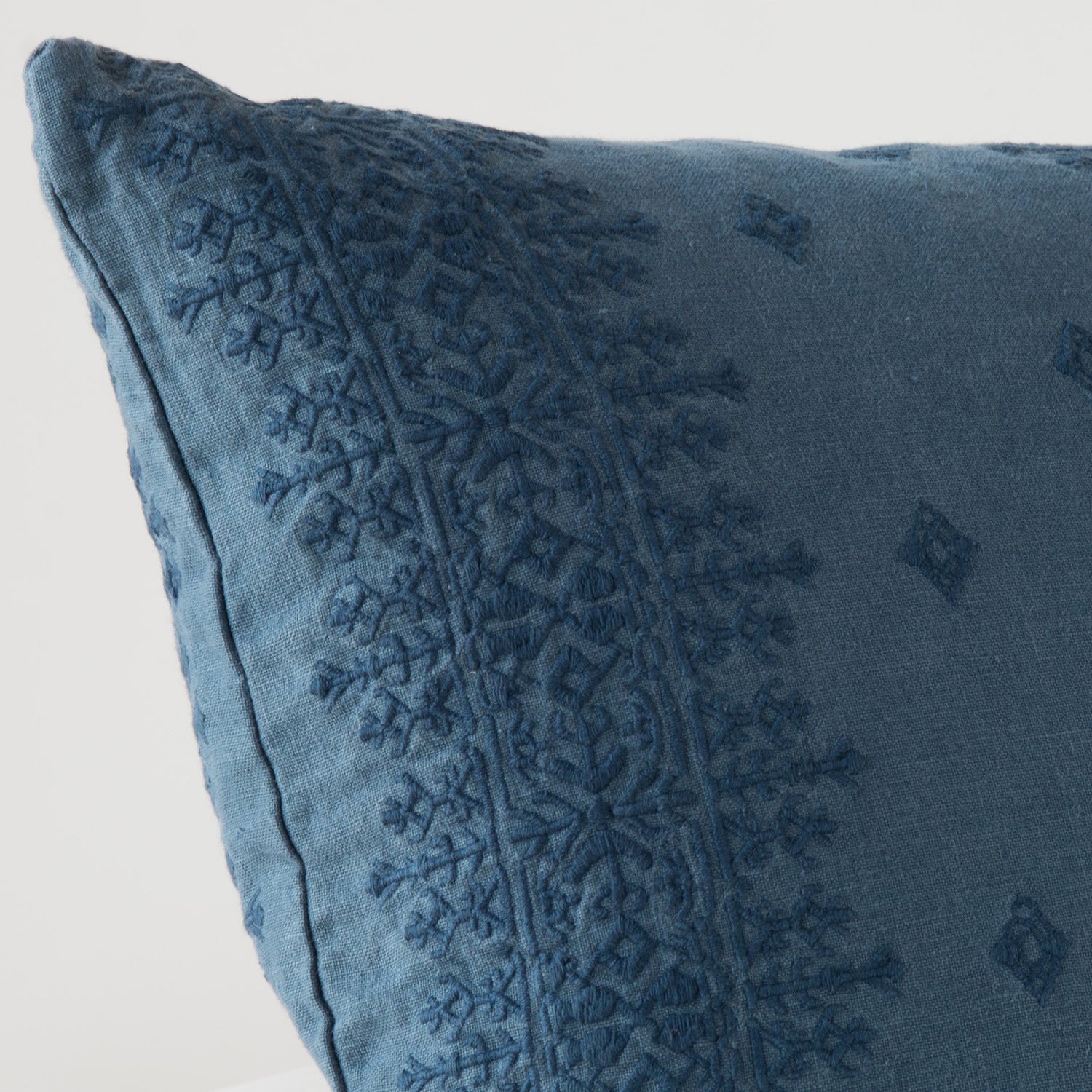 Bella Notte Ines Lumbar Throw Pillow