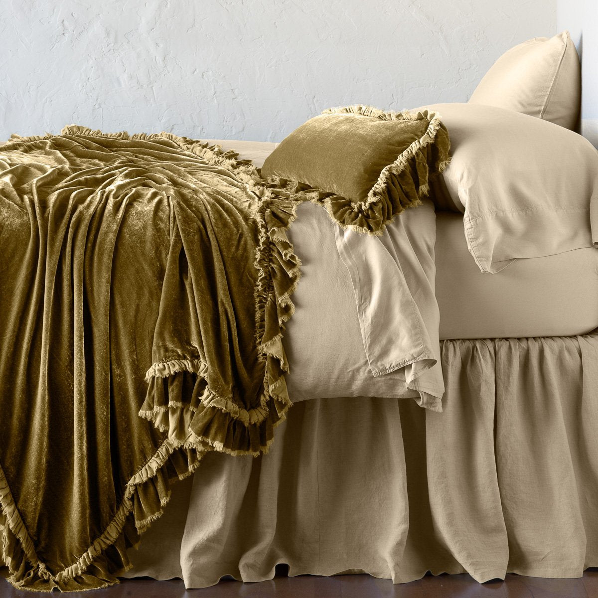 Bella Notte Loulah Throw Blanket