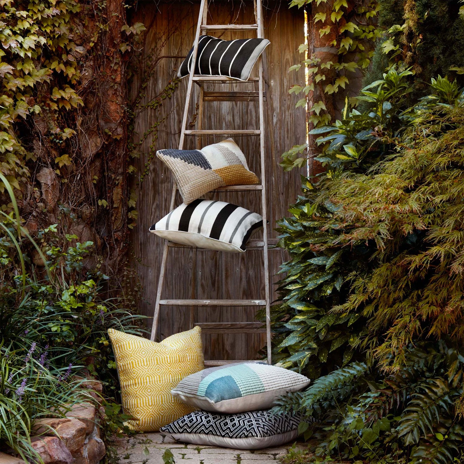 Loloi Hooked Triangle Rectangle Indoor/Outdoor Pillow Set of 2