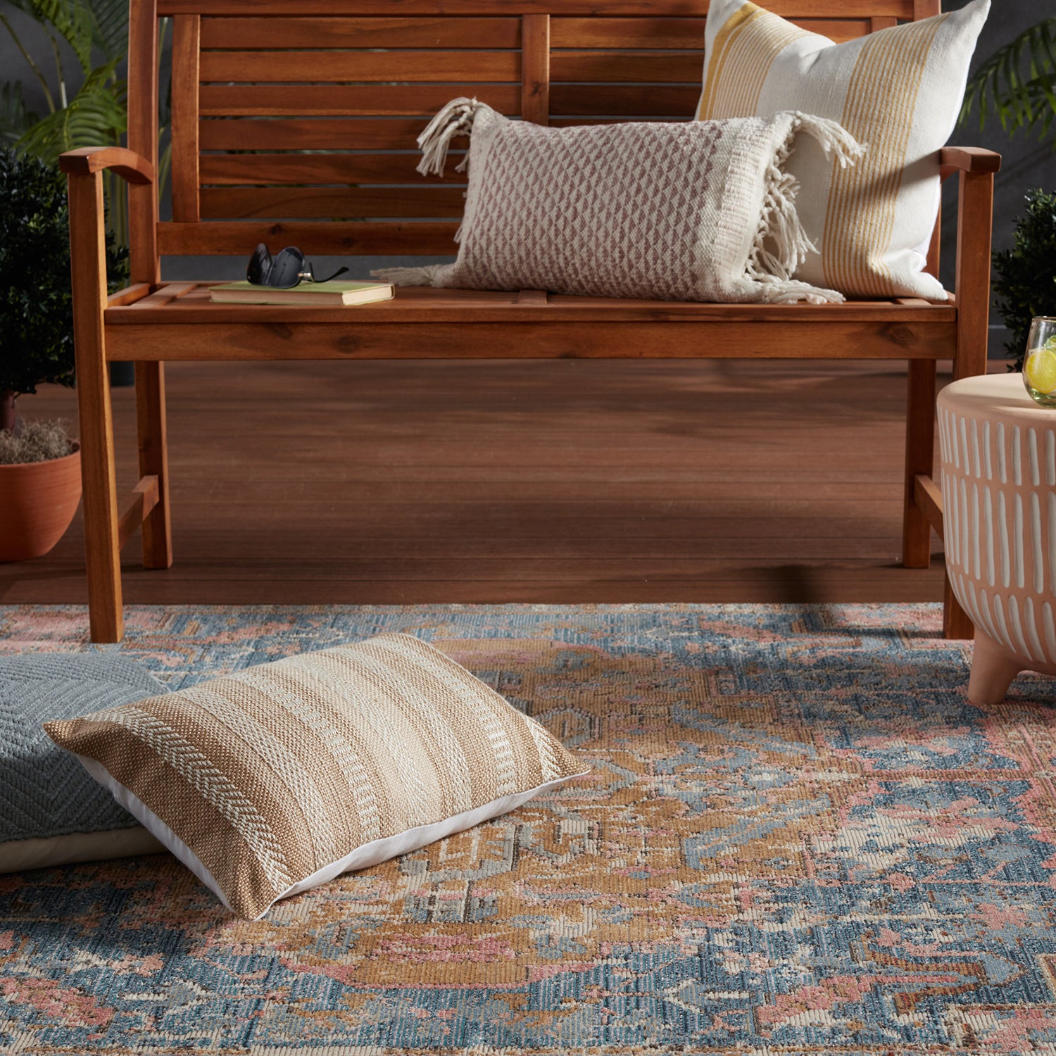 Vibe by Jaipur Living Pampas Papyrus Indoor/Outdoor Pillow