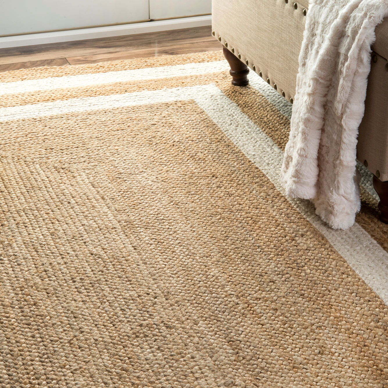 Ivy Border Jute Machine Made Rug